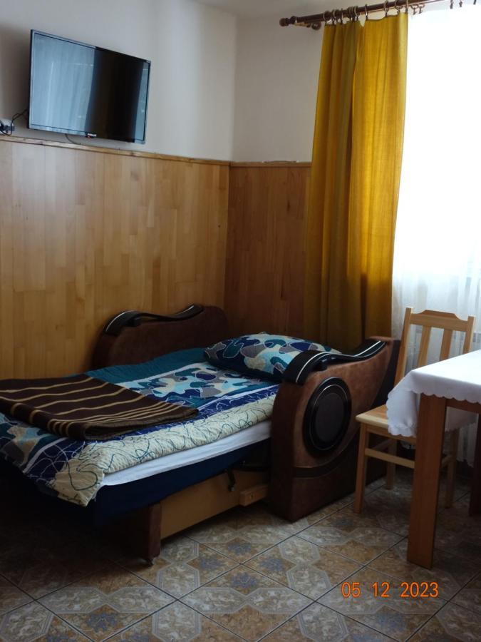 شقة Dom Mlodziezowy W Polanie Serednie Male المظهر الخارجي الصورة